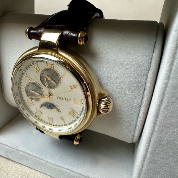 Rare/Authentic Donald J. Trump Signature 2005 Collection Limited Edition - Picture 5 of 13